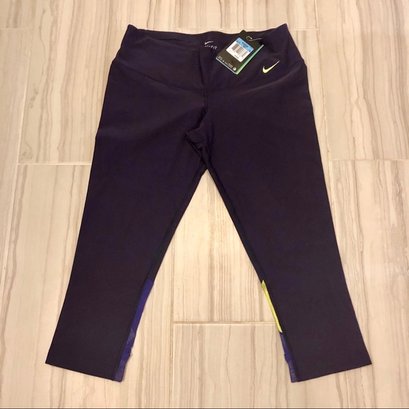 [SOLD] Nike Leggings - Picture 2 of 6